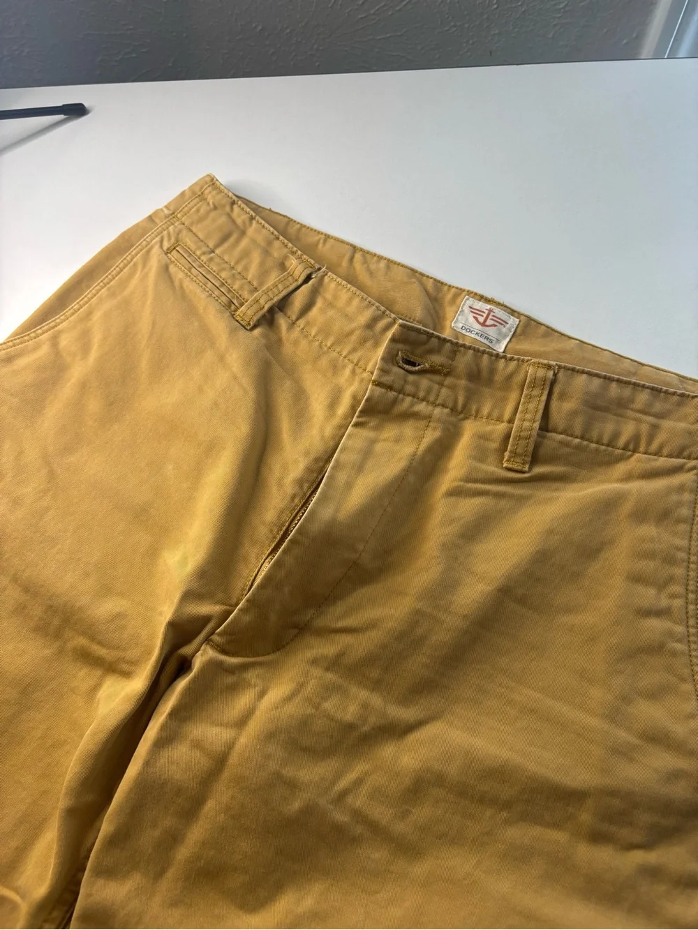 Dockers Mustard Yellow Chino Shorts with Orange Trim size 30/30